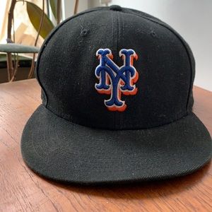 NY Mets New Era Fitted Ball Cap. 7 1/4 (58.7cm).